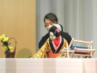 �������y